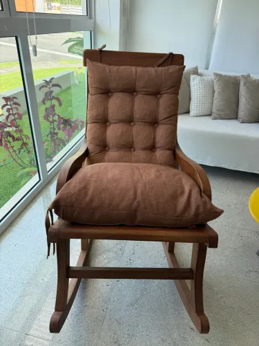 Cadeira de balanço de madeira