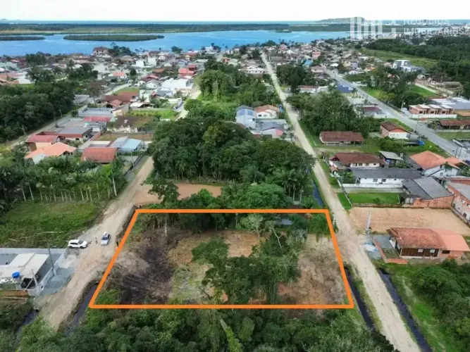 Área de 1.350,00m² com 4 terrenos - 500m da lagoa | Costeira
