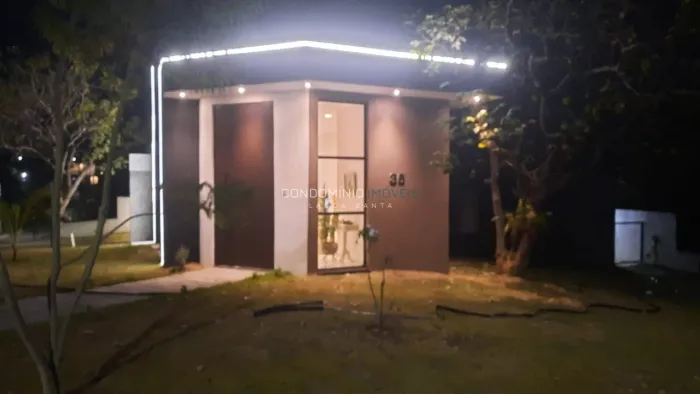 Casa no Condomínio Mariposas com ótimo padrão de acabamento
