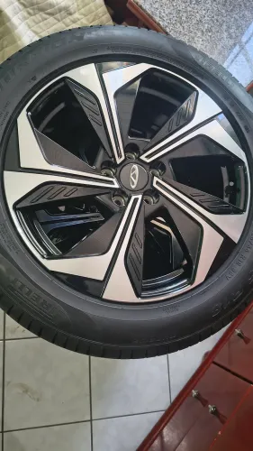 Rodas com pneus do tiggo5x 2027 zeradas