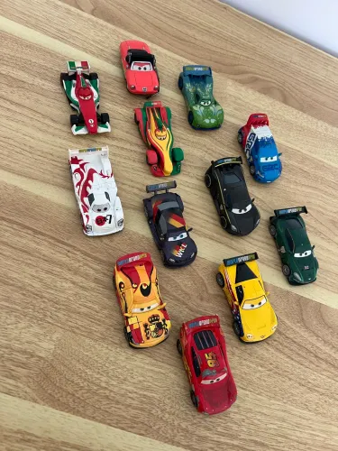COLEÇÃO DE CARROS DO FILME CARS 2