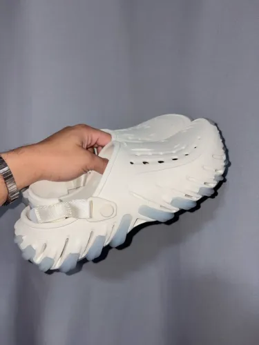 CROCS NUNCA USADA