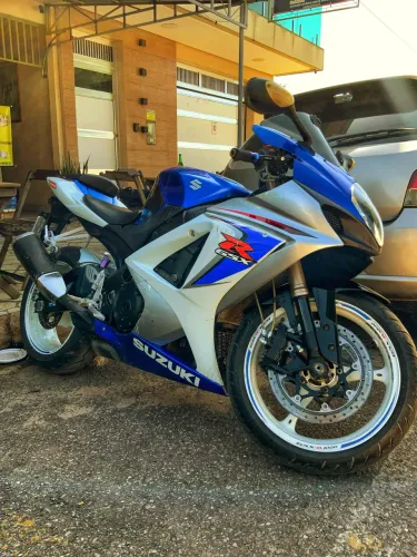Moto SRAD 1000 Esportiva