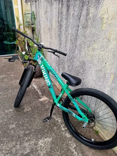 Vendo bike em ótimo estado! Apenas um detalhe no cubo traseiro, mais informações chama 'PV