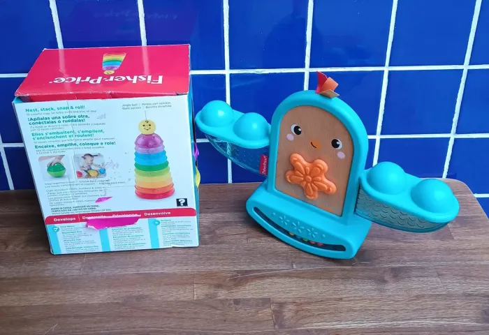 Brinquedo educativo de empilhar e rolar