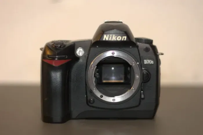 Nikon D70S