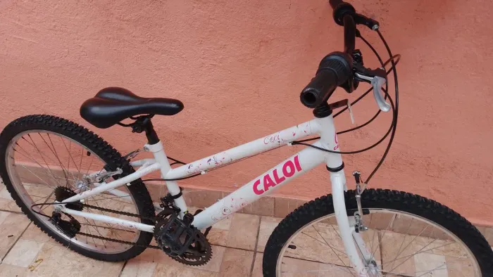 Bicicleta aro 24 Caloi Ceci juvenil 21 marchas semi nova 