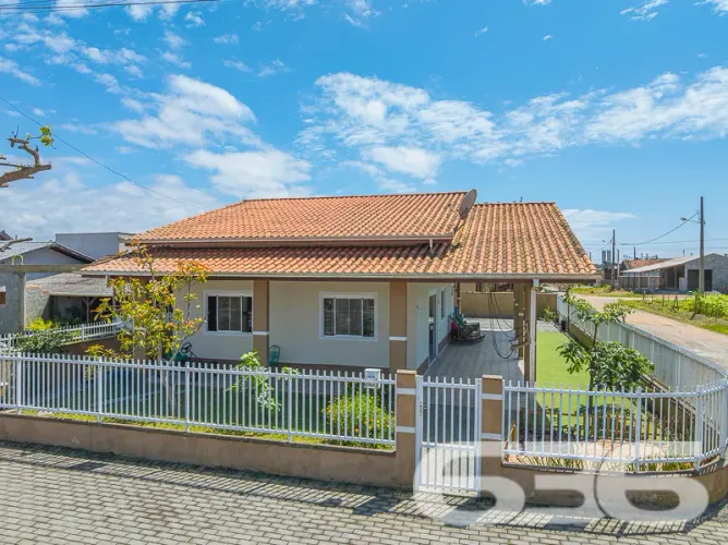 Casa | Balneário Barra do Sul | Salinas