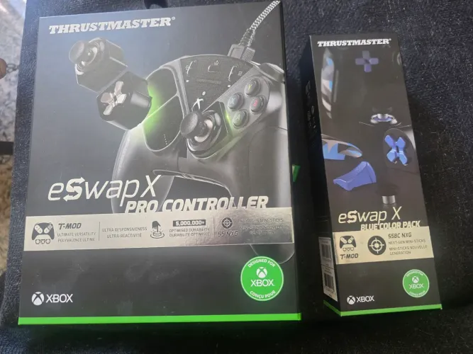 Controle XBOX ThrusMaster com ponteiras extras.