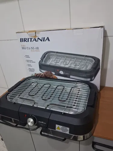 Vendo churrasqueira elétrica, marca: britania. Esta em perfeito estado