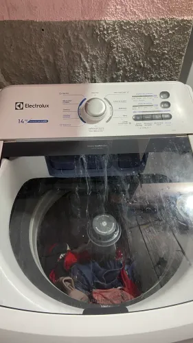 Vendo máquina de lavar 14 kg, 1 ano e meio de uso, excelente estado. Ótima oportunidade!