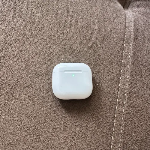 AirPods 4ª geração - com cancelamento de ruído ativo