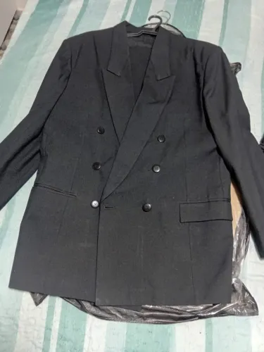 Terno completo em ótimo estado! Elegante, conservado e pronto para usar.