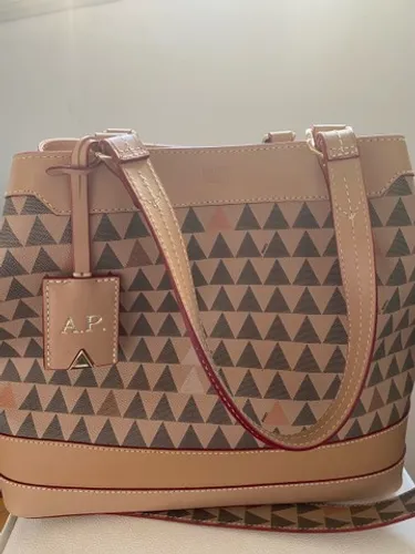 Bolsa SCHUTZ TRIANGLE, pouquíssimo uso  (muito nova!)