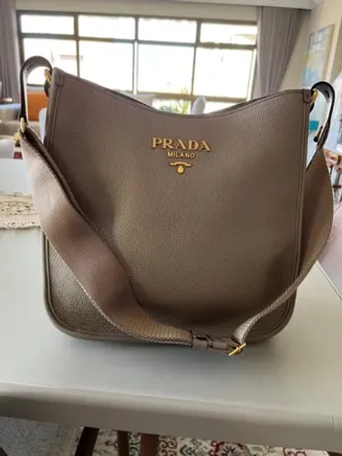 Bolsa Nova Prada C/ seus Certificados e N.F. Cor Cinza com Alça