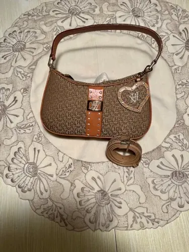  Bolsa e cinto Victor Hugo