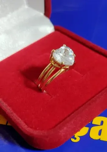 Anel Pedra Coração Zircônia 8 mm Aro 2 mm Ouro 18 Kilates Peso 2.60 Gramas