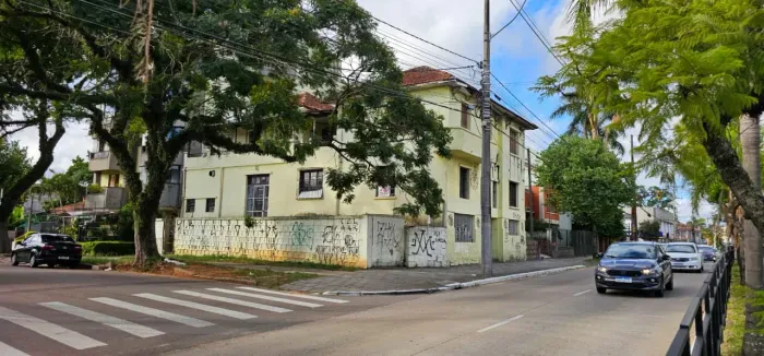 Lote/Terreno para venda com 400 metros quadrados em Teresópolis - Porto Alegre - Rio Grand
