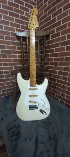 Guitarra Giannini stratosonic AE08 colecionador 
