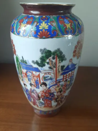 Lindo vaso tipo Satsuma.