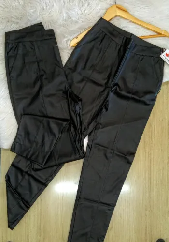 calça em courino
