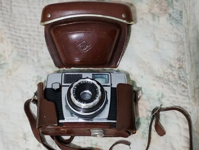 Câmera Agfa Agnar Color com Case de Couro. Retirada metrô 
