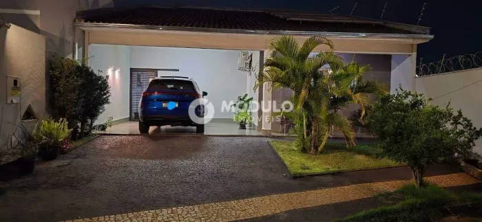 CASA DE CONDOMÍNIO à venda, 3 quartos, 1 suíte, 2 vagas, JARDIM HOLANDA - Uberlândia/MG