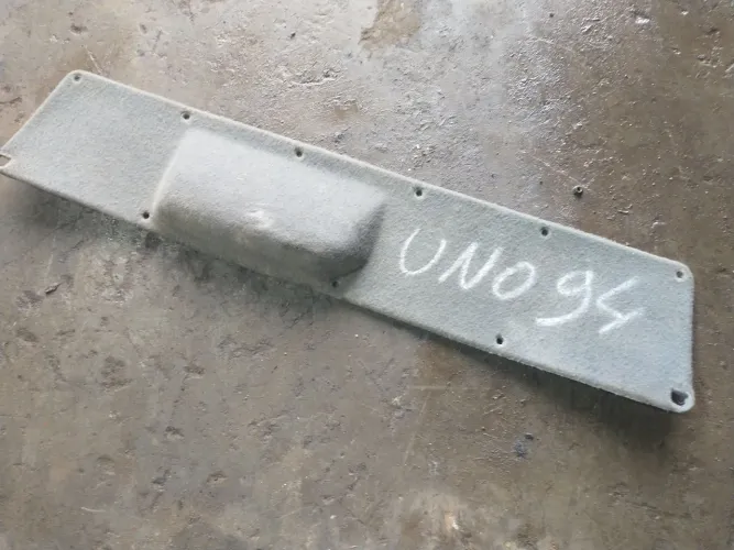 Moldura porta mala uno fiasa 95