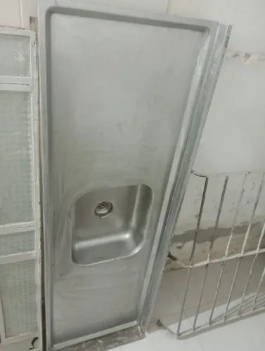 Balcão Inox, com cuba, med. 1,20 x 0,54. Excelente.