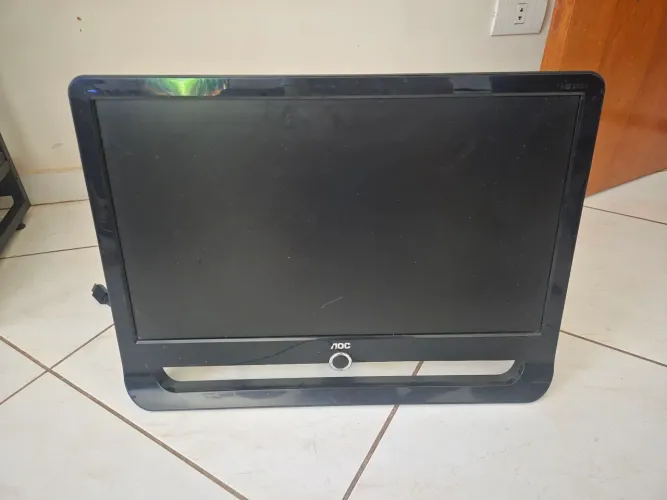Monitor AOC LCD 21,5/ F22 Widescreen - Bom estado