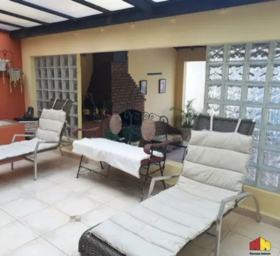 Vende-se Sobrado com piscina no bairro da Mooca com 286m².