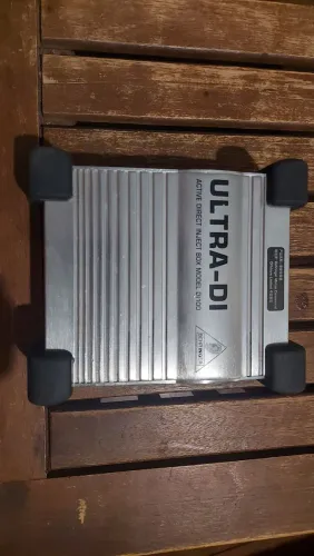 Direct Box ULTRA-DI 100 Behringer. 