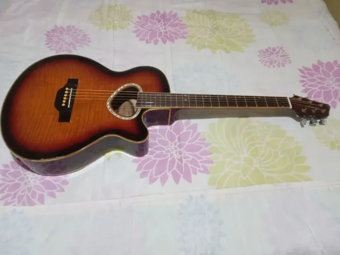 Violão em bom  funcionamento perfeito