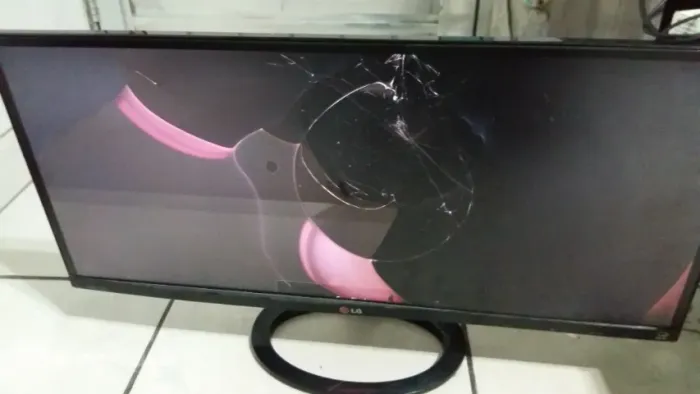 Monitor LG Flatron 29eEA73-P - TELA QUEBRADA - SEM PLACA - SEM FONTE