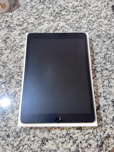 iPad 7a Geração 128gb (Wi-Fi + Celular)
