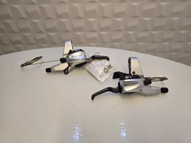 TROCADOR Shimano Deore XT ST-M760 Dual Control Lever (freio + câmbio integrado) NOVO