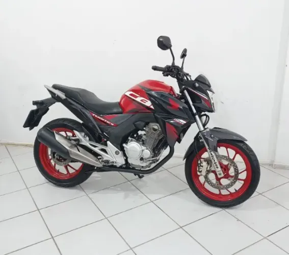 CB 250F Twister! Ano 2020! Apenas 24 mil km!! Financiamos até 48x e Aceitamos Trocas!