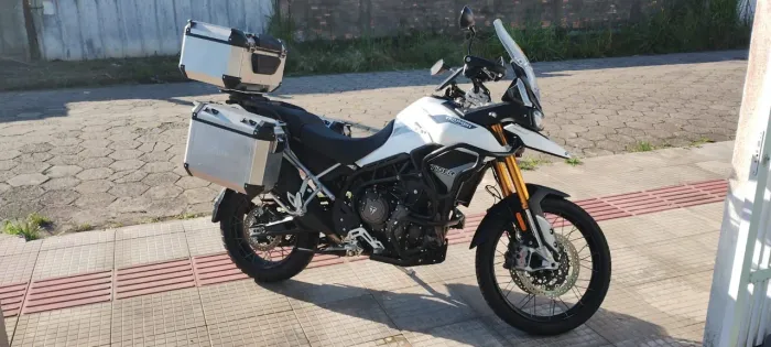 Triumph Tiger 900 Rally 2023 - apenas 4.000 km - Único dono!