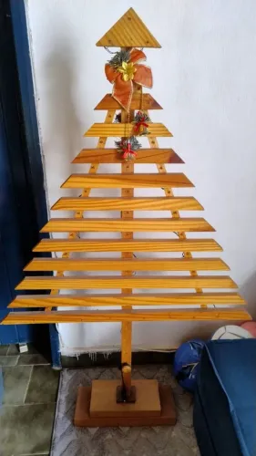 Árvore de natal em madeira