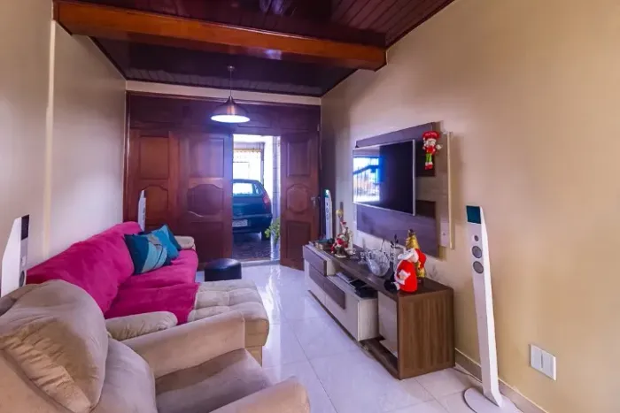 Casa, 171m², 4/4, 2 vgs no bairro de Souza
