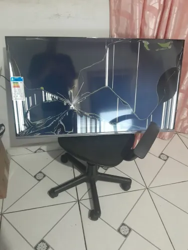 Tv PHILCO 40 polegadas com o display quebrado