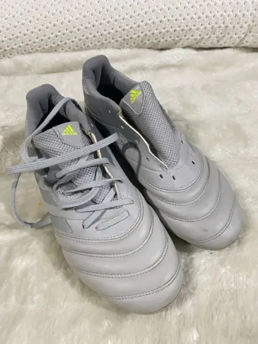 Chuteira cinza copa adidas 37
