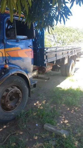 Vende .se caminhão, carroceria