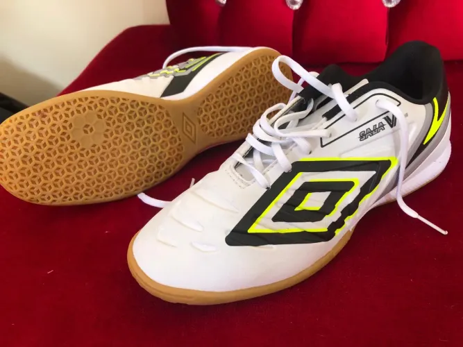 Tênis futsal umbro n 40