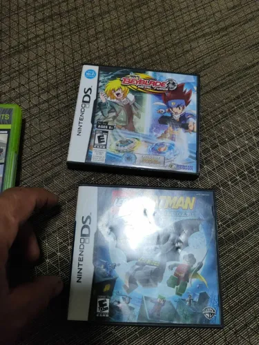 2 Jogos Nintendo DS - Beyblade Metal Fusion e Lego Batman