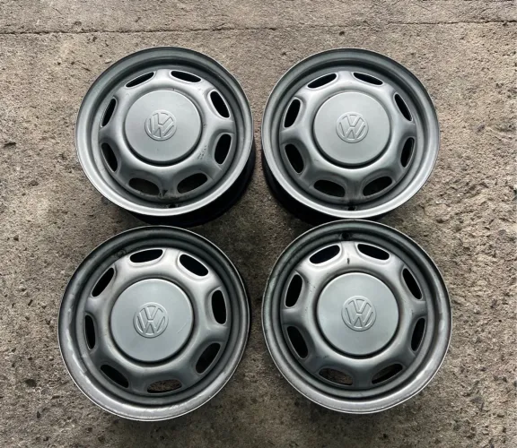 Jogo de Rodas de Ferro Aro 13 VW Boca de fogão / Roda Ferro 13 VW Gol Parati Passat
