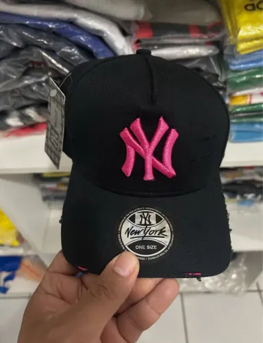 Boné New York Preto com Rosa - NY