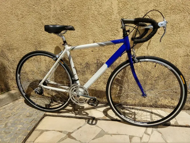 Bicicleta Speed Caloi Strada 700 / Caloi 10 - Aro 700 - 7 marchas