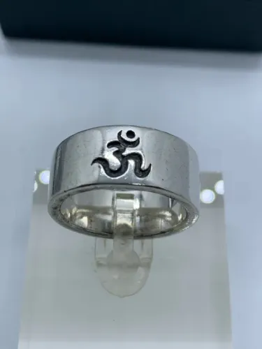 Anel Simbolo indiano Mantra Om Prata 925  yoga 