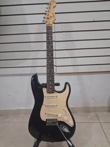 Guitarra Strato Squier by Fender Usada
